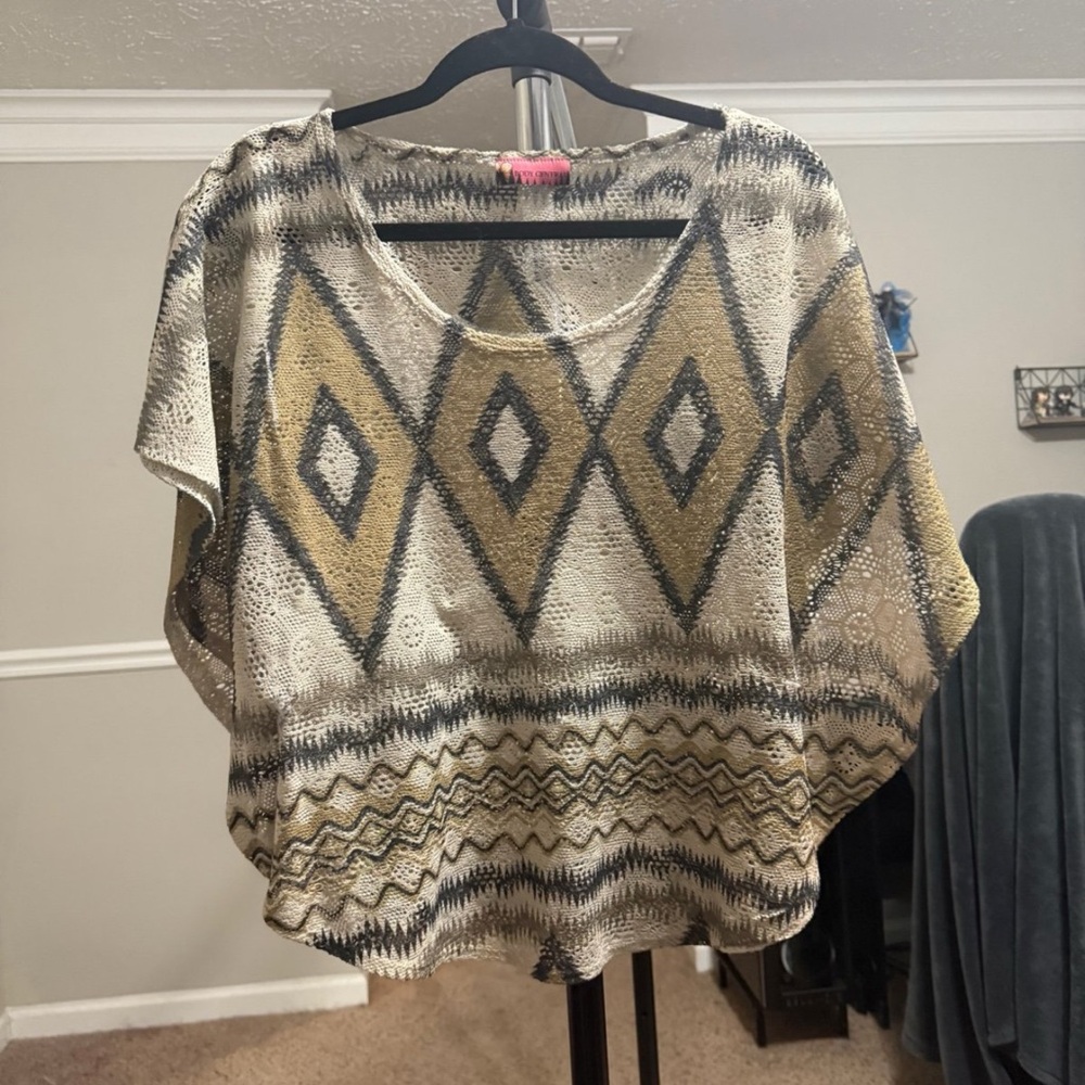 Geometric Patterned Sweater in Cream and Black